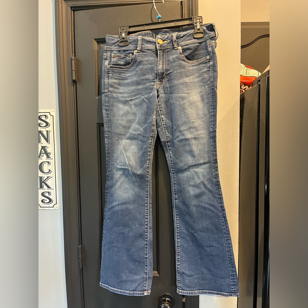 American Eagle women’s jeans